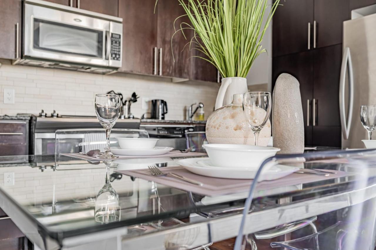 Luxury Apartments In Миссиссага Экстерьер фото