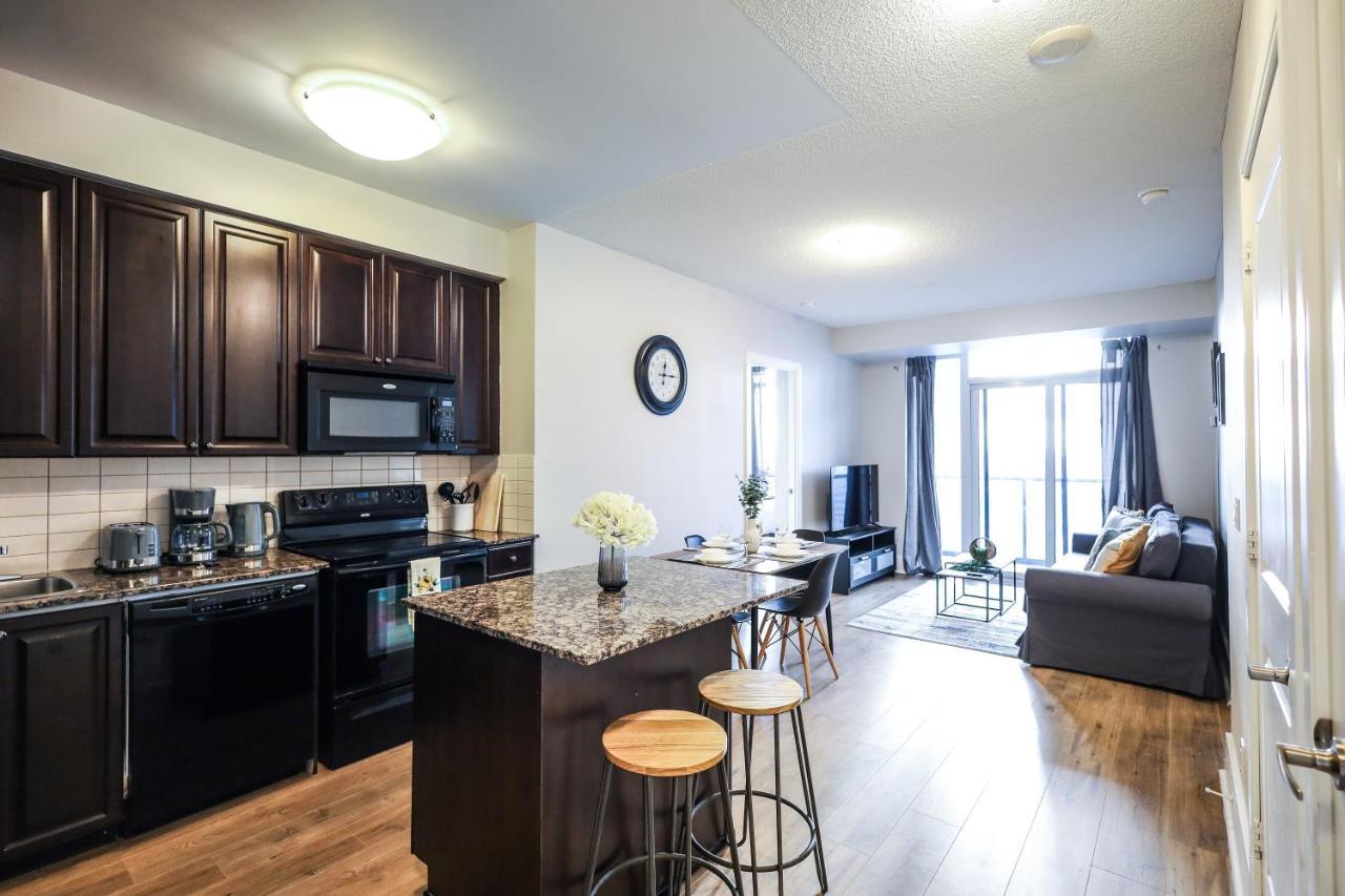Luxury Apartments In Миссиссага Экстерьер фото