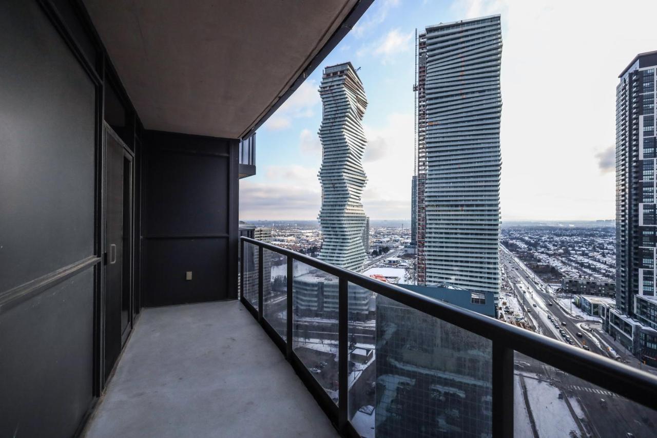 Luxury Apartments In Миссиссага Экстерьер фото