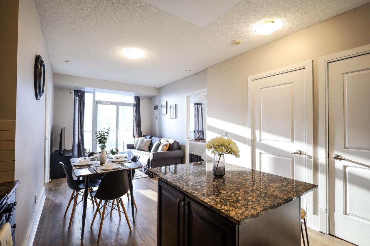 Luxury Apartments In Миссиссага Экстерьер фото