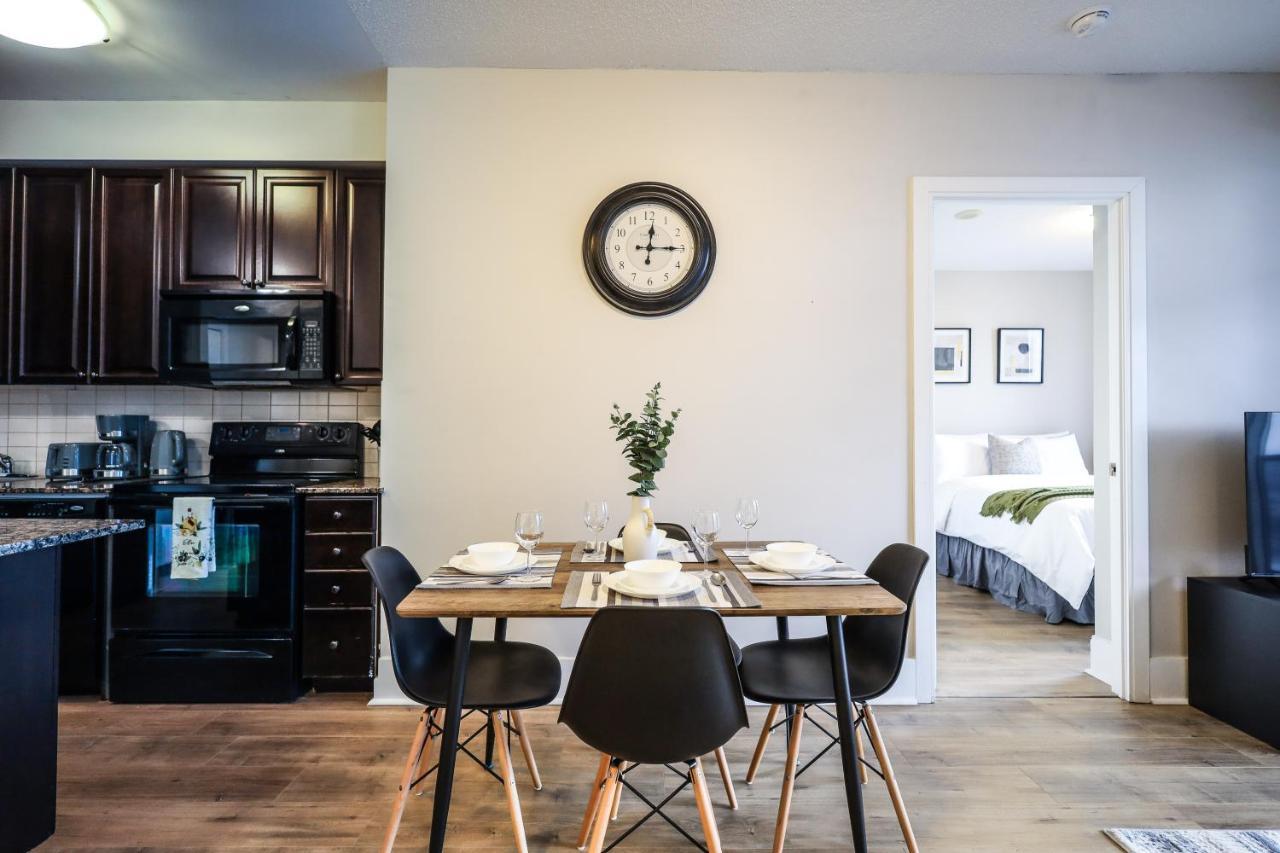 Luxury Apartments In Миссиссага Экстерьер фото